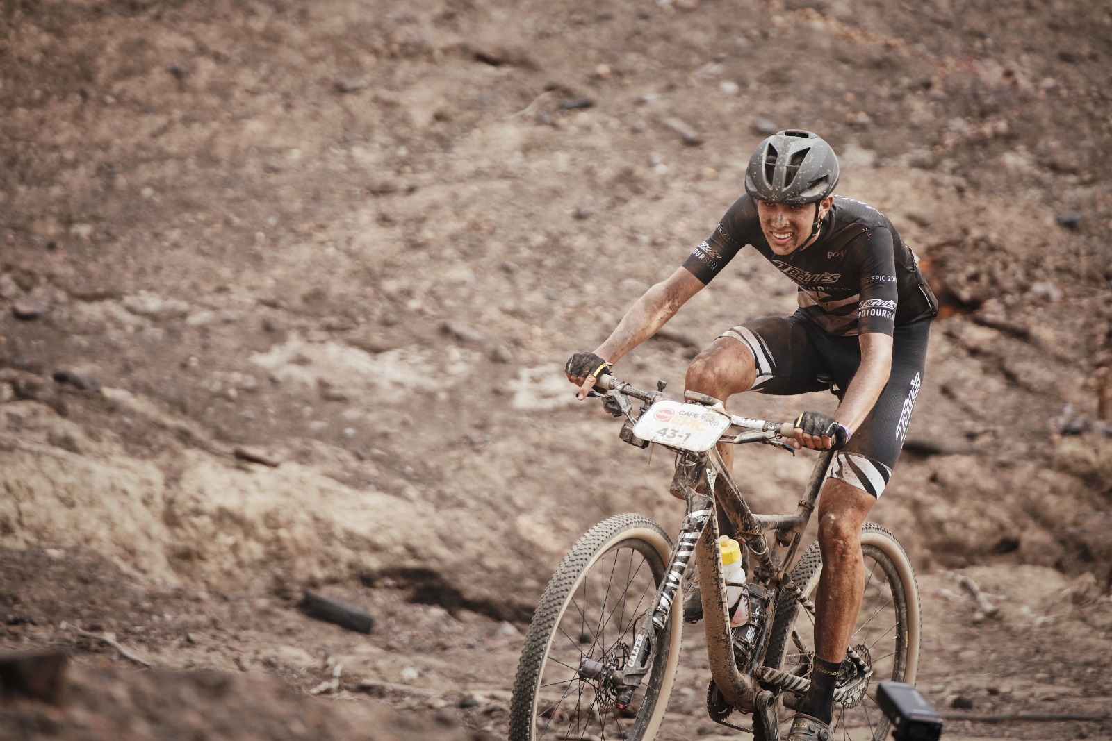 A30C021E A138 46BF 8261 30DF141787CD